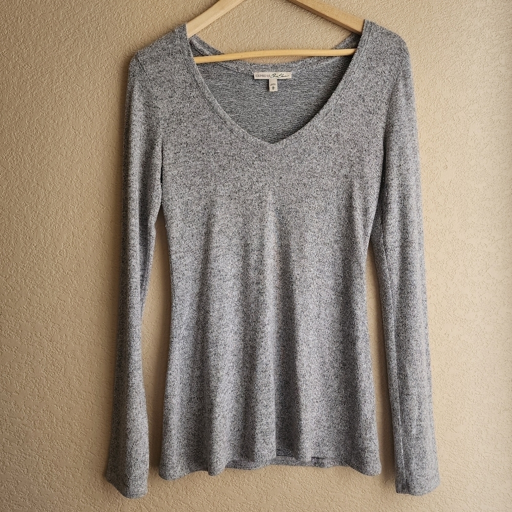 Express One Eleven Gray V-Neck Long Sleeve Sweater Size M